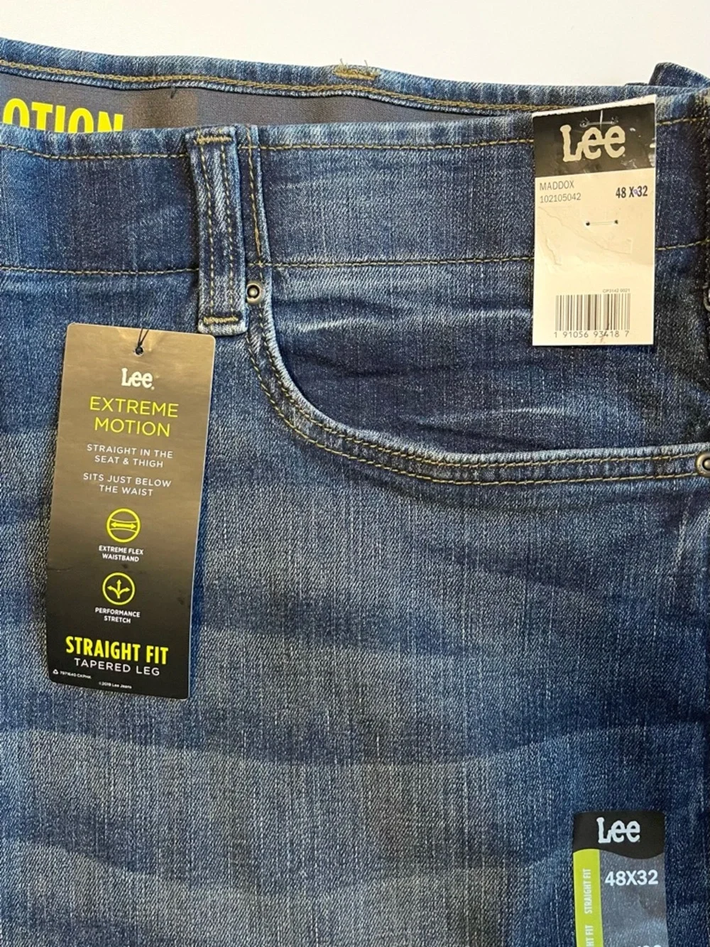 NWT Lee Extreme Motion Jeans - Maddox Tapered Leg & Straight Fit - Size 48 | 32